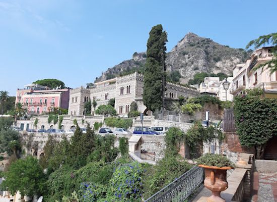italy/taormina/landmark/palazzo-corvaja