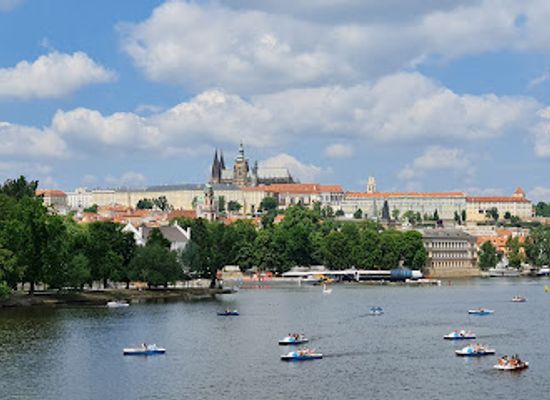 czechia/prague/new-town/landmark/pamatnik-bozeny-nemcove