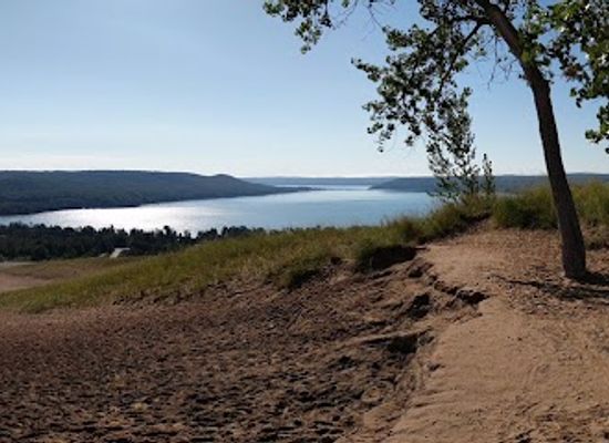 michigan/sleeping-bear-dunes-national-lakeshore/landmark/dune-climb