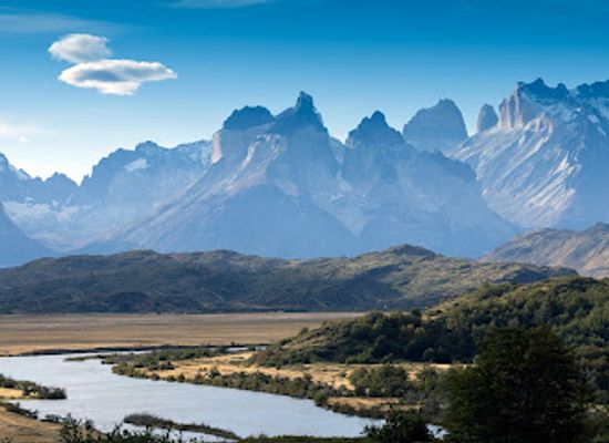 argentina/southern-patagonia/landmark/acceso-serrano-parque-torres-del-paine