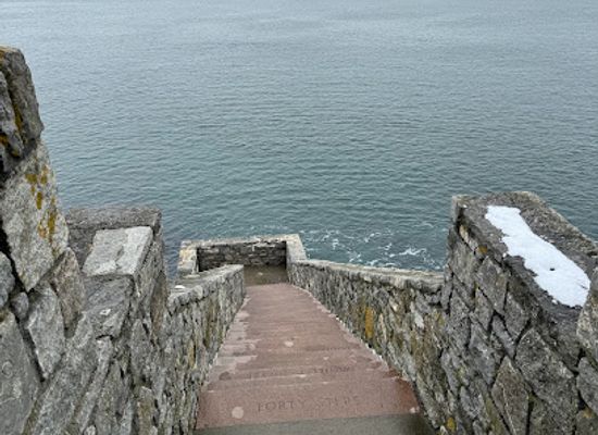 rhode-island/newport-county/landmark/cliff-walk-bench