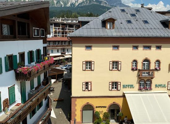 italy/cortina-d-ampezzo/landmark/janbo