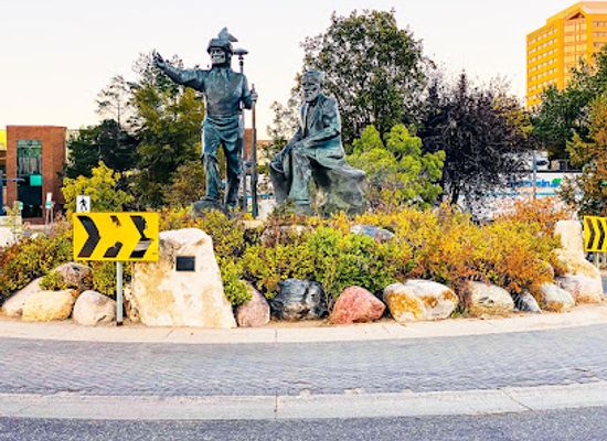 canada/saskatoon/landmark/the-founders-statue