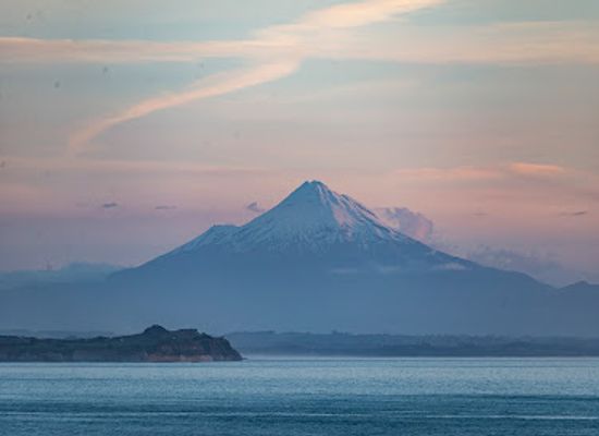 new-zealand/taranaki/landmark/three-sisters-and-the-elephant-rock