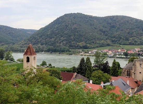 austria/wachau-valley/landmark/durnstein-castle