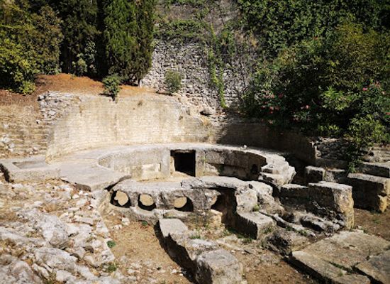 france/nimes/landmark/castellum-aquae