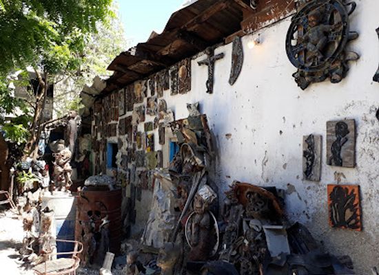 haiti/petionville/landmark/atis-rezistans