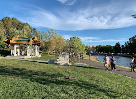 australia/canberra/landmark/lennox-gardens