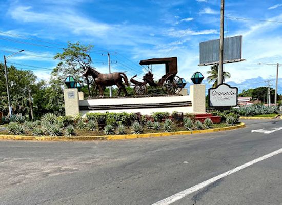 nicaragua/granada-plains/landmark/rotonda-bienvenida-a-granada