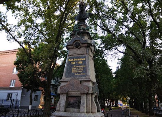 ukraine/poltava/landmark/monument-to-ivan-kotliarevskyi