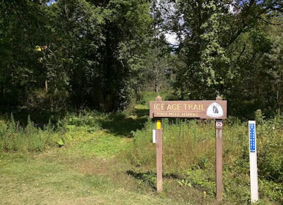 wisconsin/eastern-ridges-and-lowlands/landmark/ice-age-national-scenic-trail-parking