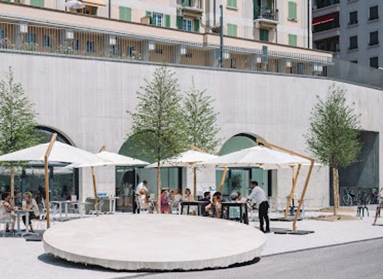switzerland/lausanne/landmark/plateforme-10