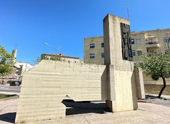 spain/lleida/landmark/monument-placa-de-l-exercit-lleida