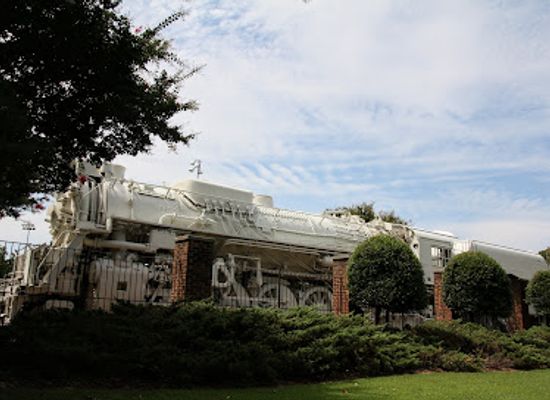 virginia/tidewater/landmark/virginia-war-museum