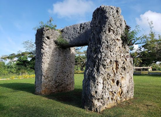 tonga/niuas/landmark/ha-amonga-a-maui-trilithon