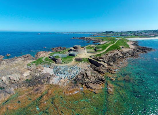 guernsey/portelet-bay/landmark/fort-hommet