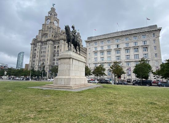 united-kingdom/liverpool/landmark/old-wall-arch-albert-dock-uk