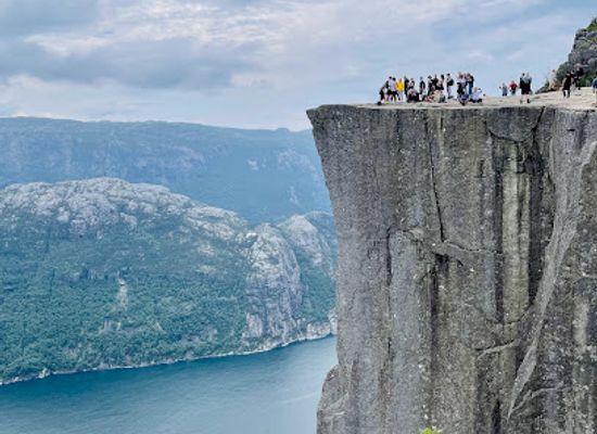 norway/preikestolen/landmark/pradikestolen