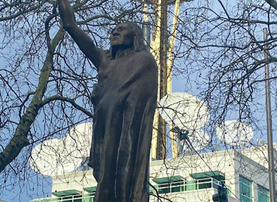 washington/seattle/landmark/chief-seattle