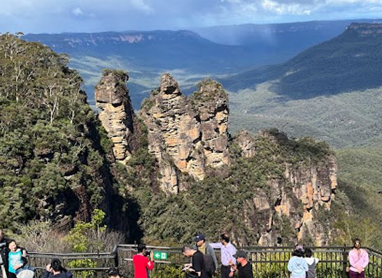 australia/sydney-basin/landmark/three-sisters-walk