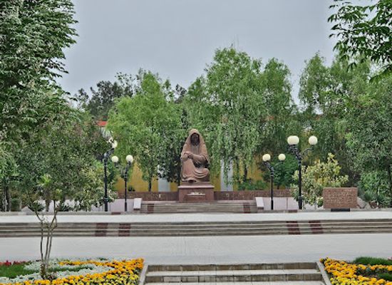uzbekistan/namangan/landmark/grieving-mother