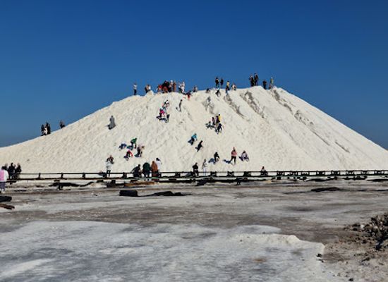 egypt/suez-canal-zone/landmark/salt-mountain