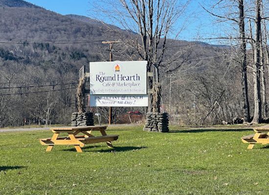 vermont/stowe/landmark/the-round-hearth-cafe-and-market-place