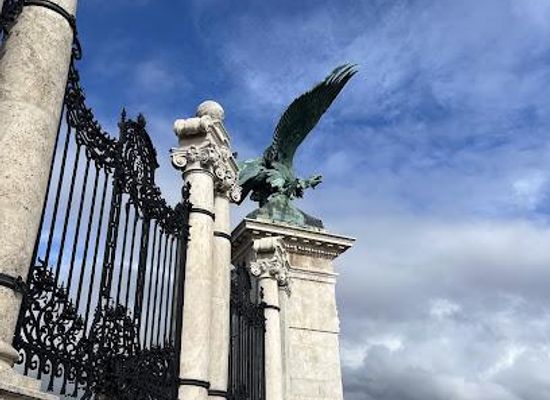 hungary/budapest/landmark/turul-statue