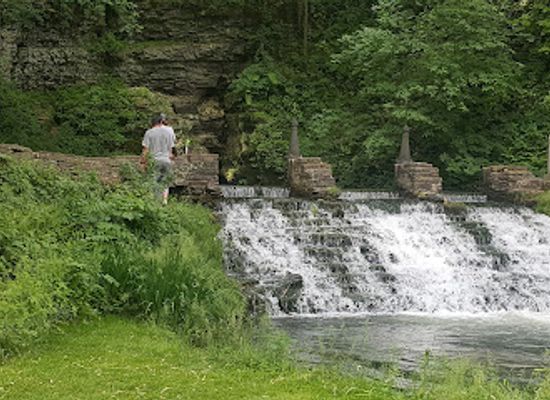 iowa/driftless-area/landmark/decorah-fish-hatchery