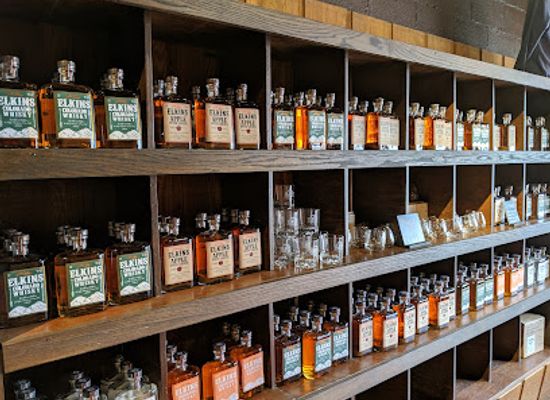 colorado/estes-park/landmark/elkins-distilling-tasting-room-mercantile