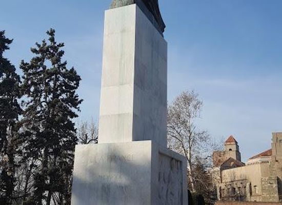 serbia/pancevo/landmark/monument-of-gratitude-to-france