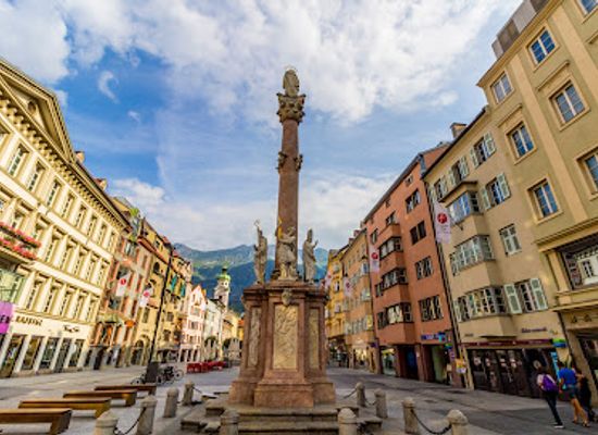 austria/innsbruck/innenstadt/landmark/altstadt-innsbruck
