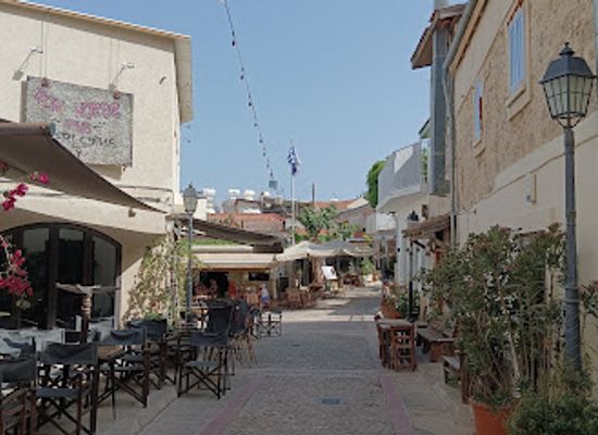 cyprus/pissouri/landmark/pissouri-square-fountain