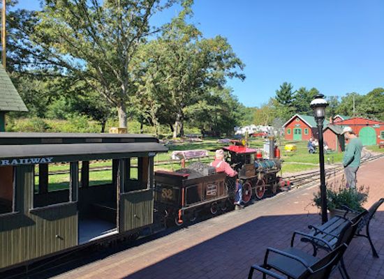 wisconsin/wisconsin-dells/landmark/riverside-great-northern-railway