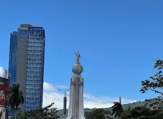 el-salvador/coastal-region/landmark/plaza-salvador-del-mundo