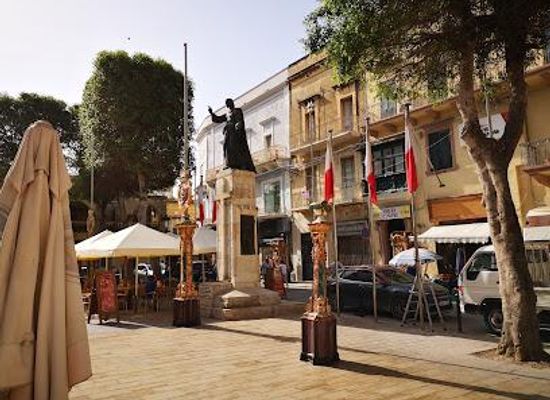 malta/marsalforn/landmark/independence-square