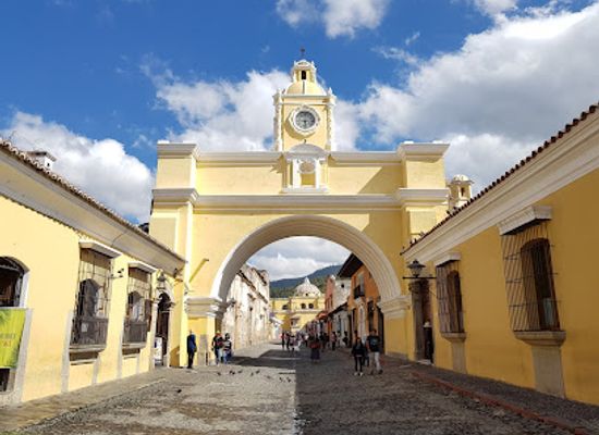 guatemala/verapaces/landmark/arco-de-santa-catalina