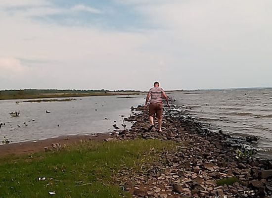 paraguay/carmen-del-parana/landmark/muro-de-piedras