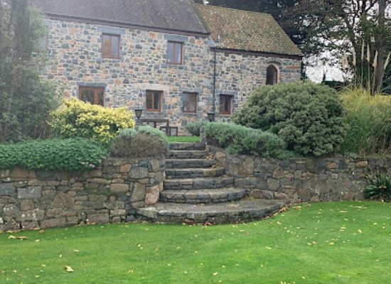 guernsey/st-sampson/landmark/les-annevilles-manor