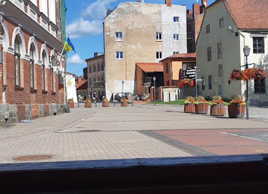 latvia/cesis/landmark/rozu-square