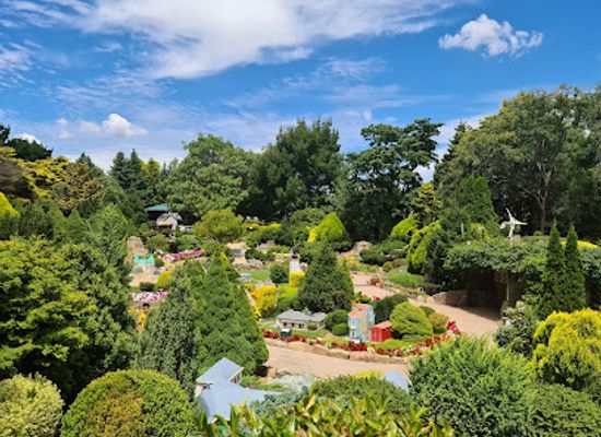 australia/canberra/landmark/cockington-green-gardens