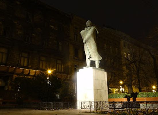 hungary/jaszsag/landmark/endre-ady-statue