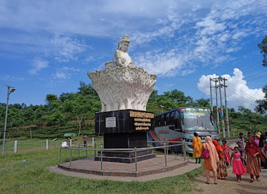 bangladesh/sylhet/landmark/lakkatura-tea-garden