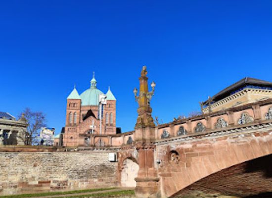 france/strasbourg/landmark/eglise-saint-pierre-le-jeune-de-strasbourg