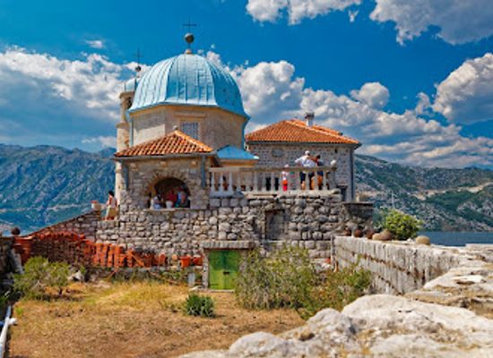 montenegro/bay-of-kotor/landmark/naval-beacon