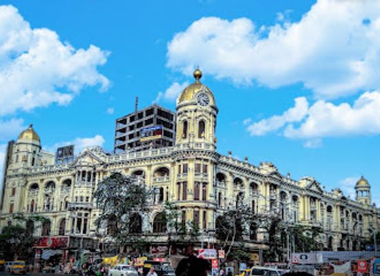 india/kolkata/esplanade/landmark/j-l-nehru-road-traffic-island-garden