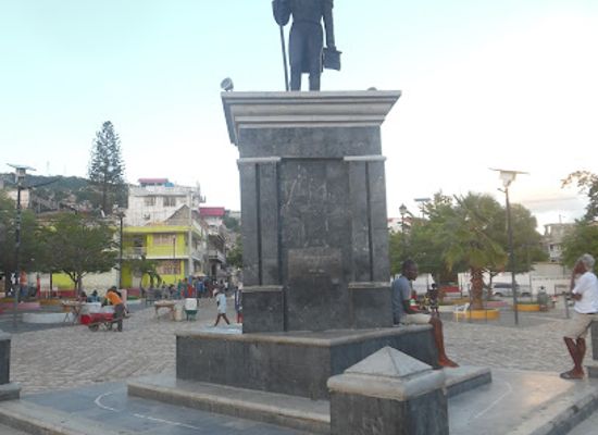 haiti/sud-est/landmark/jean-jacques-dessalines-statue