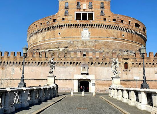 italy/lazio/landmark/parco-della-mole-adriana