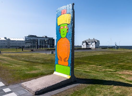 iceland/reykjavik/landmark/piece-of-berlin-wall
