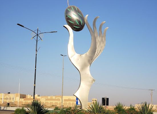 saudi-arabia/al-jawf/landmark/olive-in-hand-roadside-attraction